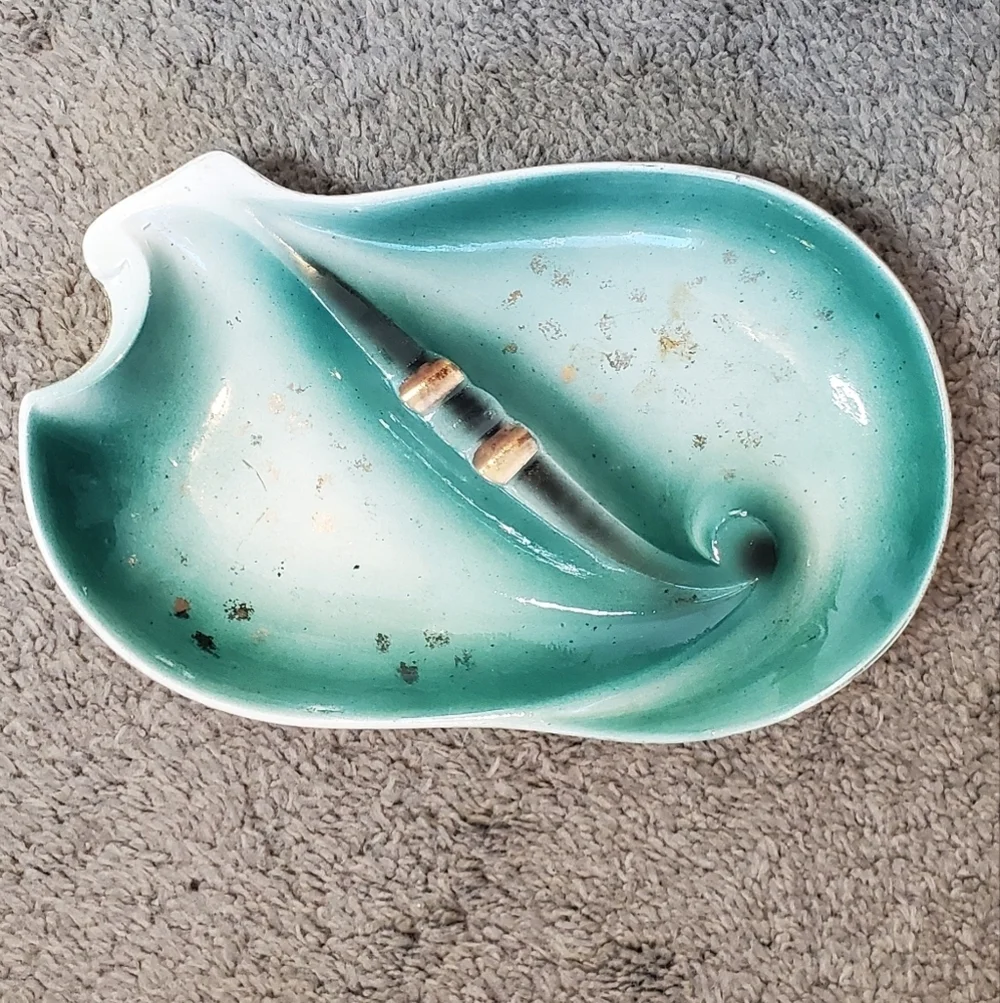 Mid Century Modern Vintage Art Deco Glazed Ceramic Ash Tray Center Piece Tray